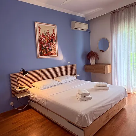 N Apartment *